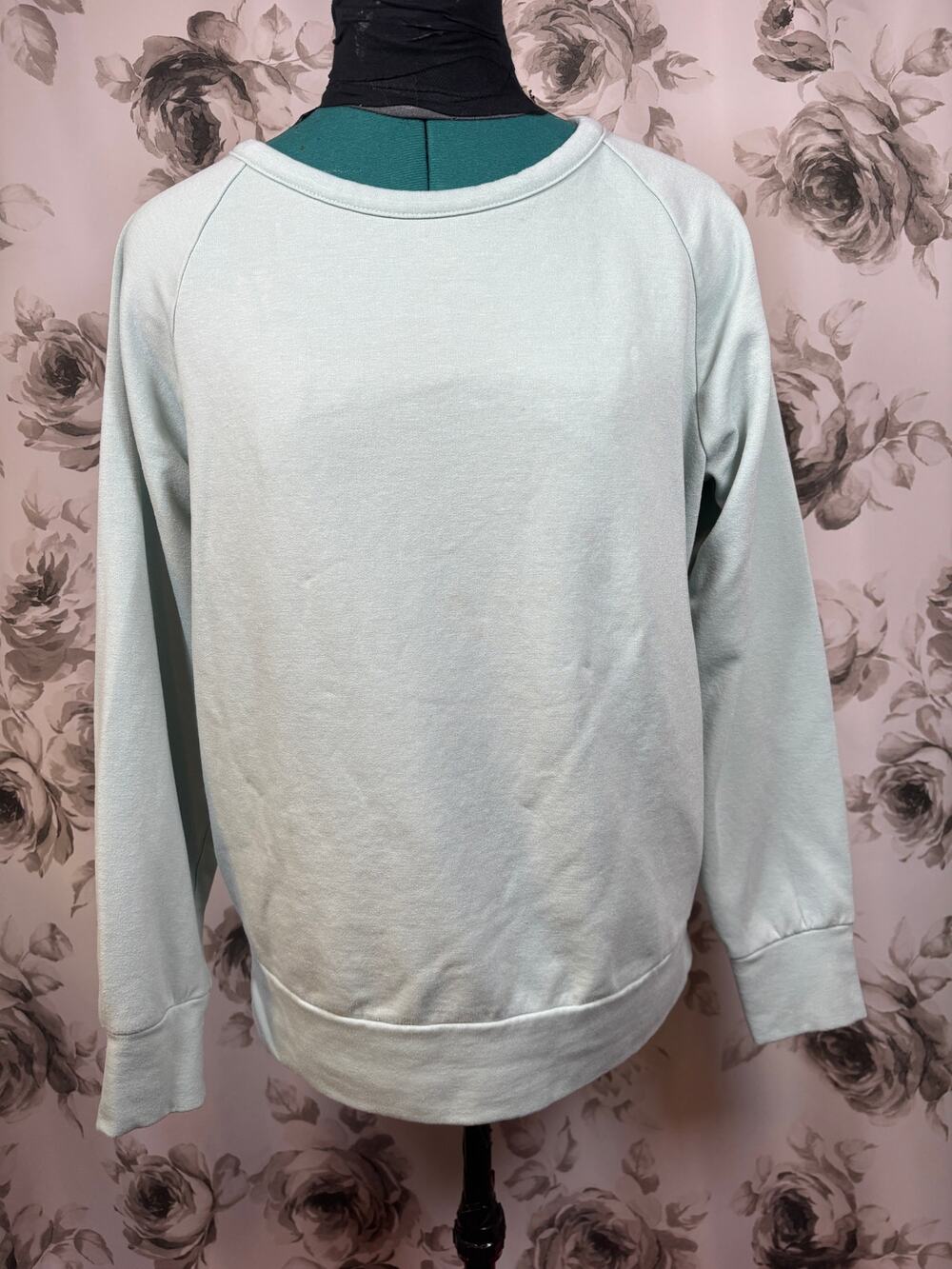Women's Eddie Bauer long sleeve sweatshirt size M